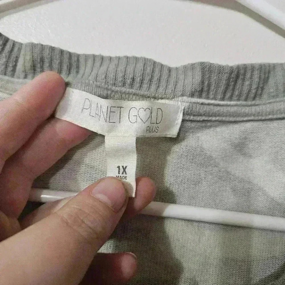 Planet gold plus size long sleeve top! - Picture 2 of 6